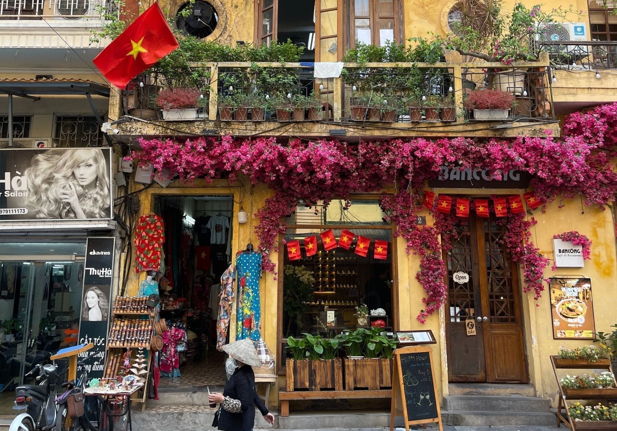 48 Hours In Colourful Hanoi - Nouvelle Nomad
