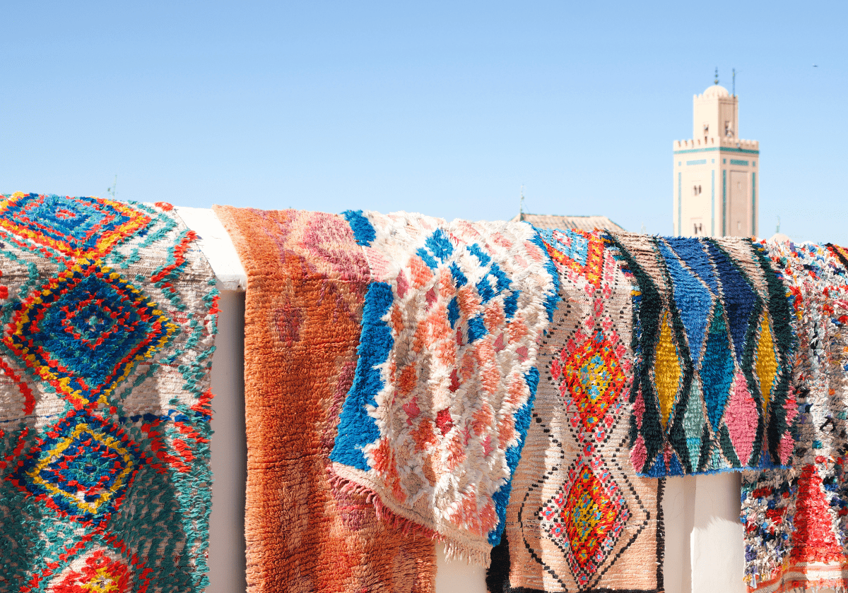 Bight moroccan rugs and runners hanging in the sun in Marrakech - Nouvelle Nomad
