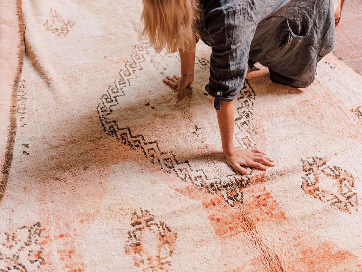 Boujad rug on the ground - Nouvelle Nomad
