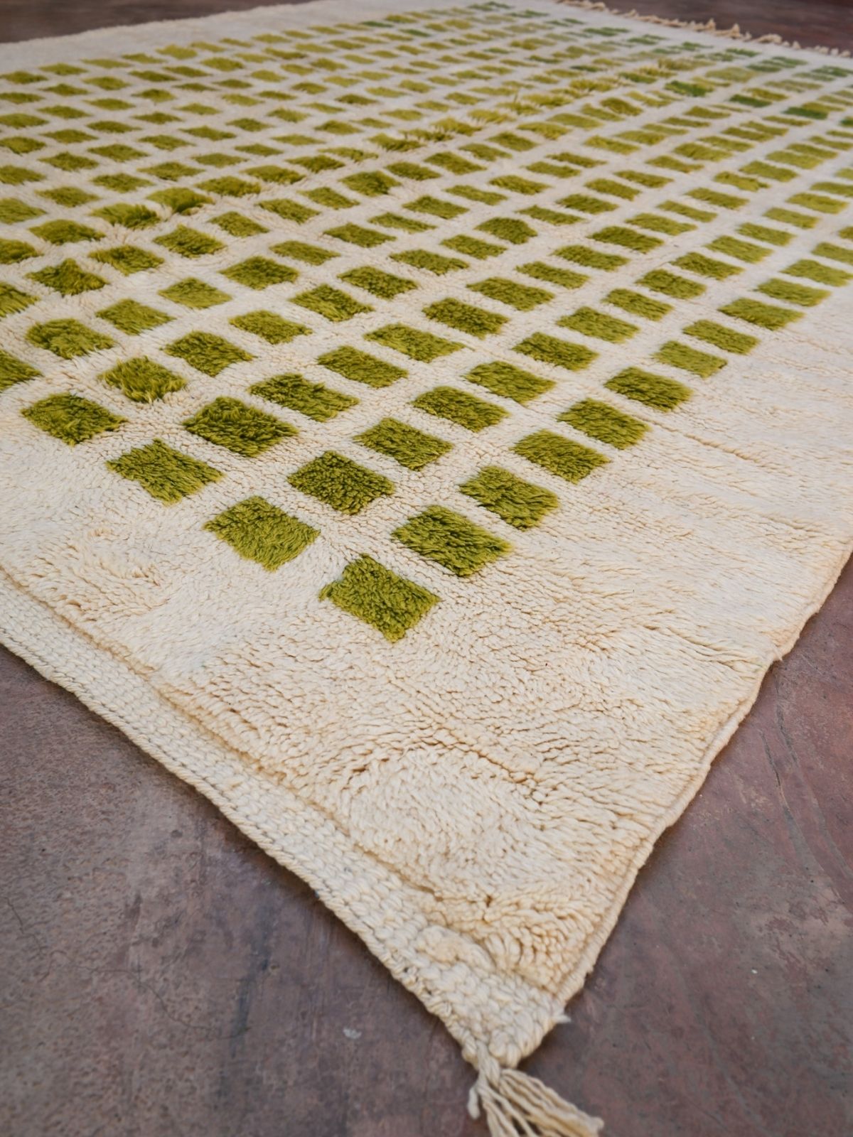 Contemporary Beni M'Rirt Carpet - White & Green Grid Design 230x320cm