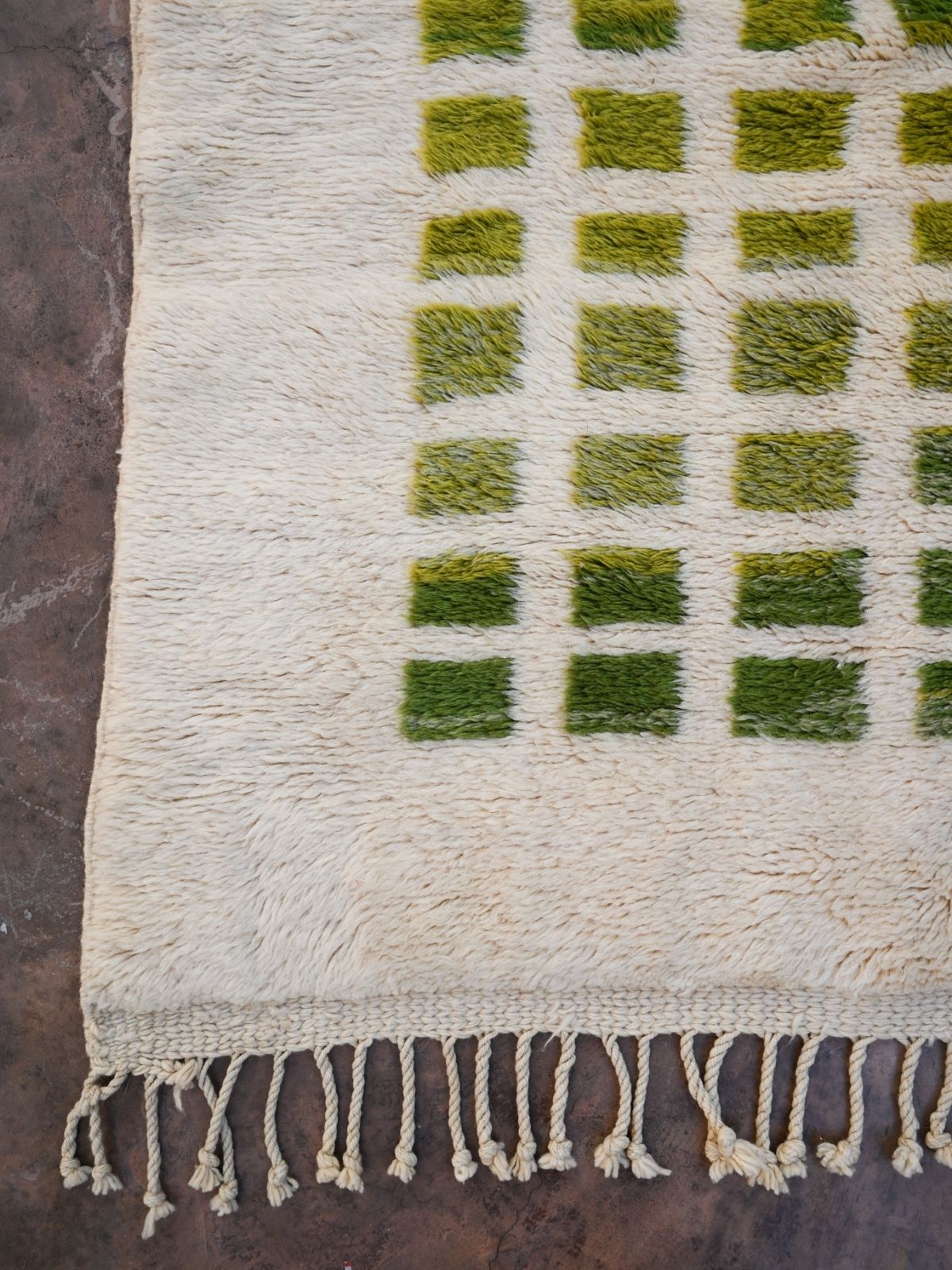 Contemporary Beni M'Rirt Carpet - White & Green Grid Design 230x320cm