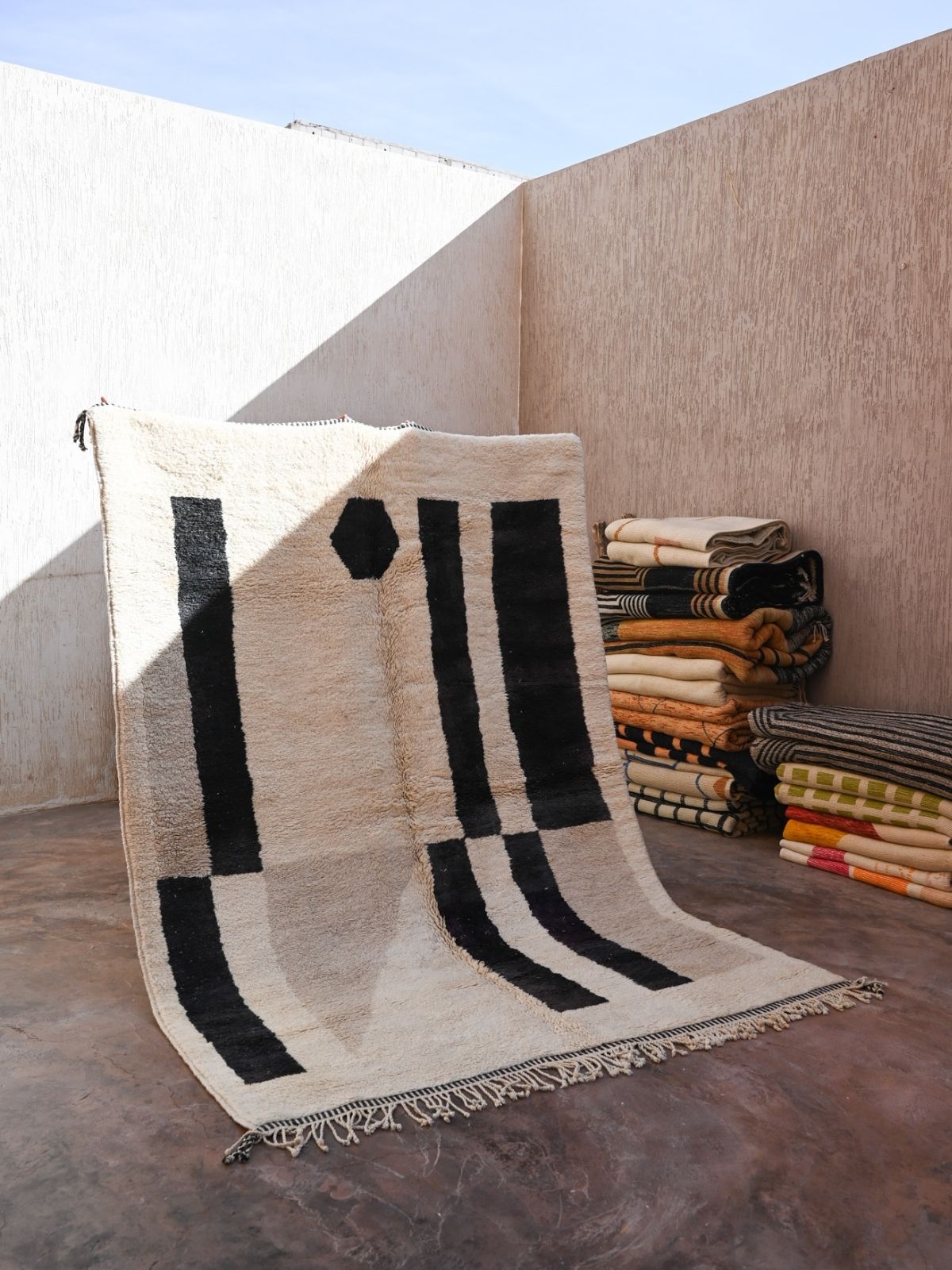 Contemporary Beni M'Rirt Carpet - Cream Black Abstract 215x335cm