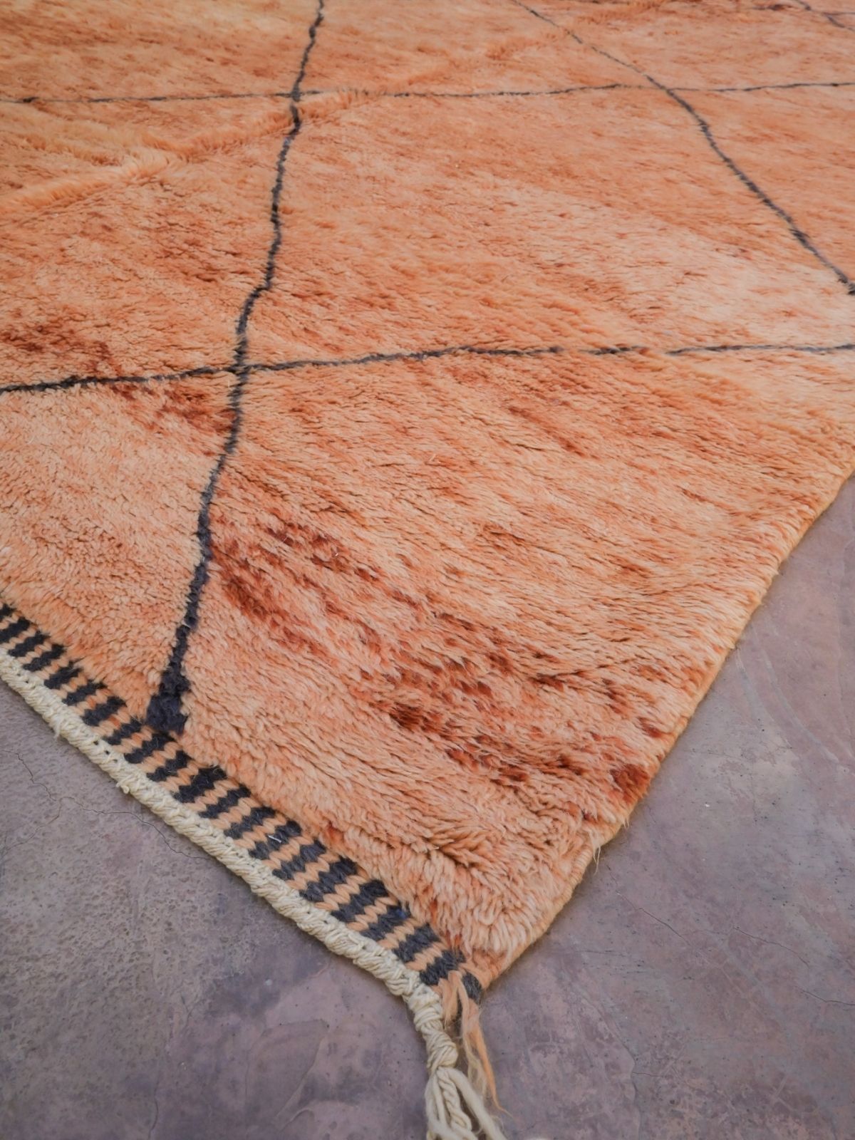 Contemporary Beni M'Rirt Carpet - Peach with simple charcoal design 210x315cm