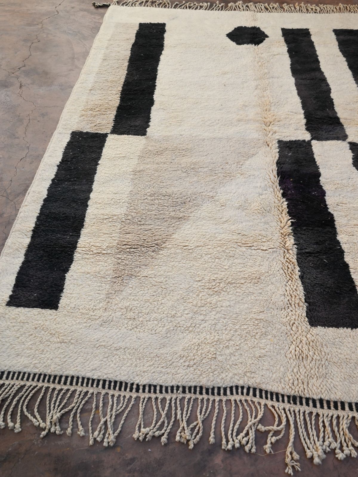 Contemporary Beni M'Rirt Carpet - Cream Black Abstract 215x335cm