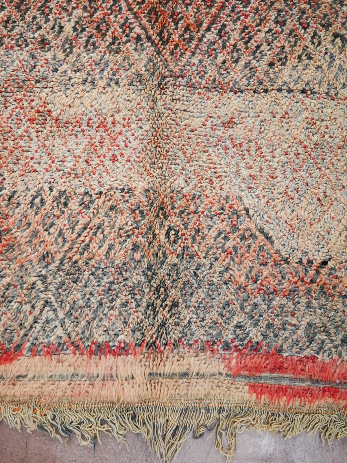 Vintage Moroccan Rug - Beni MGuild Peach Grey 191x282cm
