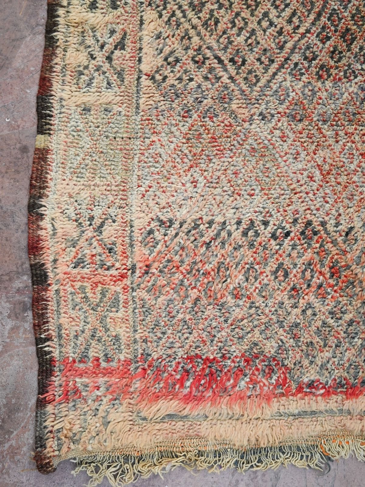 Vintage Moroccan Rug - Beni MGuild Peach Grey 191x282cm